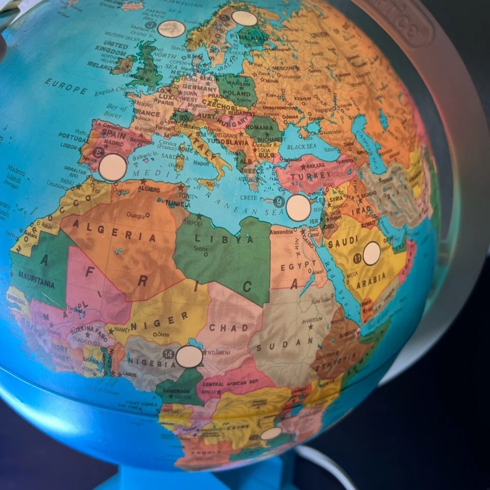 Vintage 1988 Fisher-Price Light-Up Globe with Viewfinder • Illuminated Education